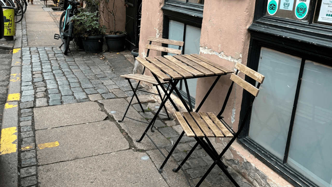 Restaurant betaler 12.000 kr. årligt for ét cafébord